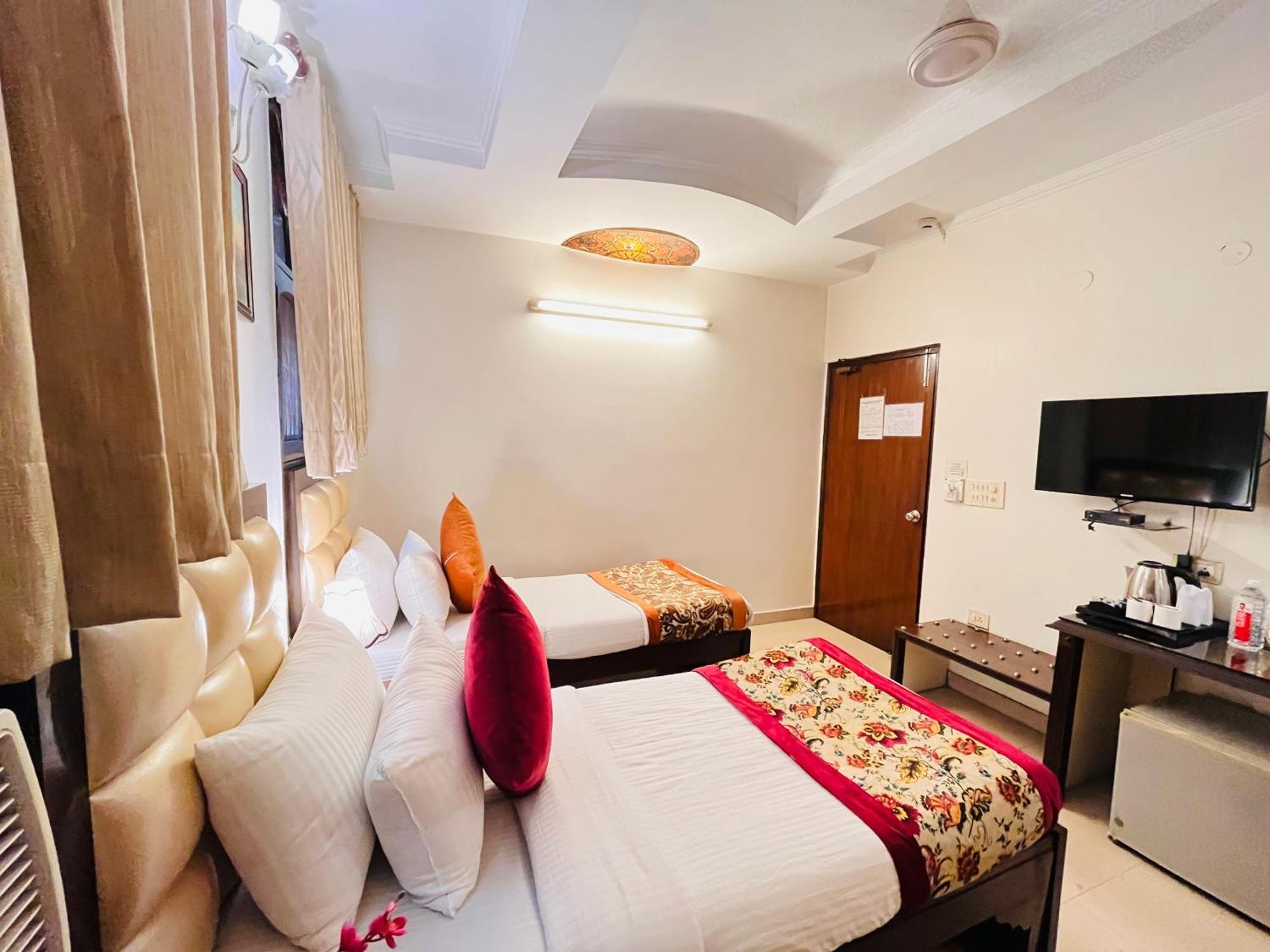Hotel Paras - Karol Bagh Delhi Экстерьер фото